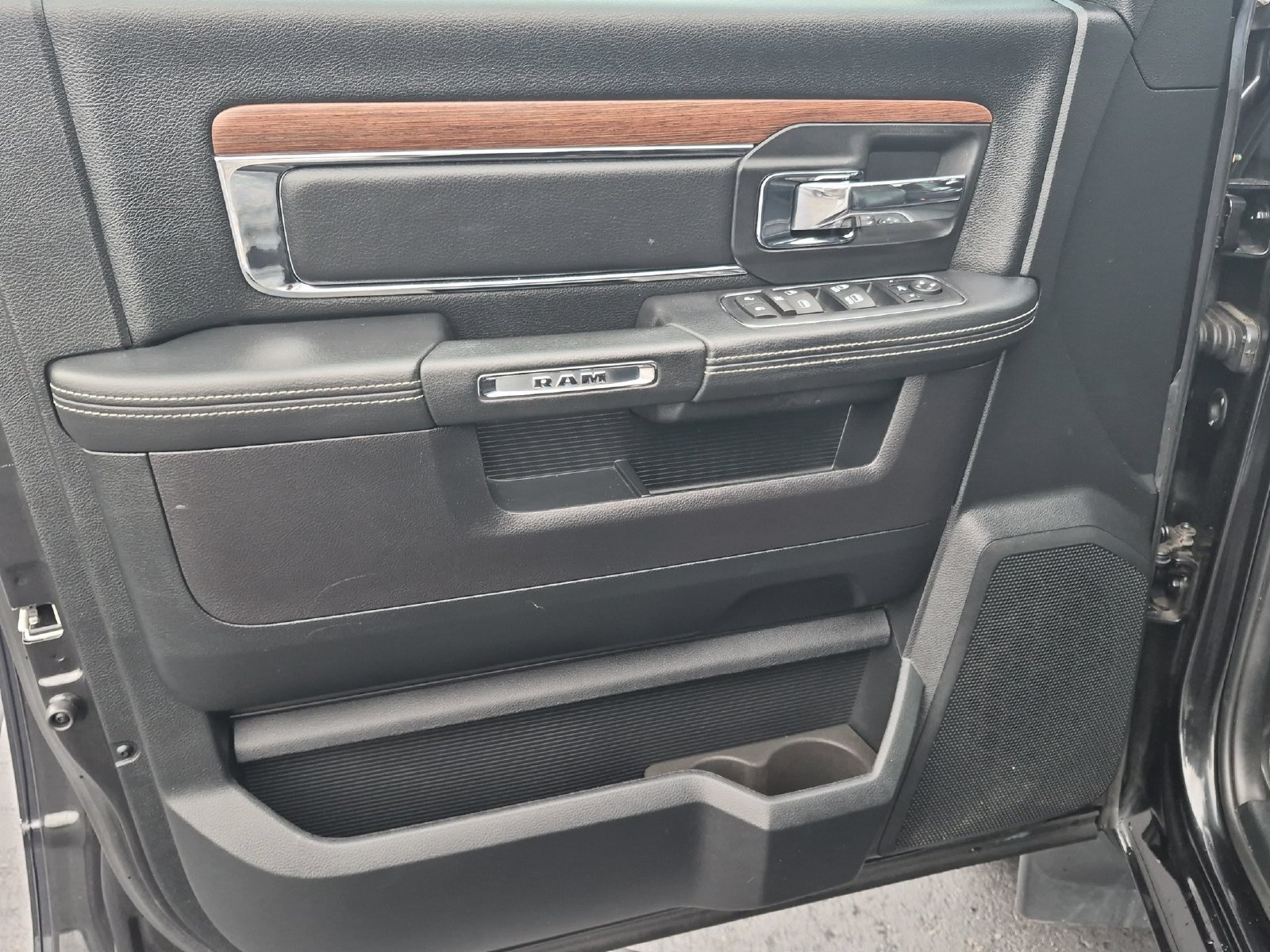 Used 2016 RAM 1500 Laramie AWD/4WD image 10