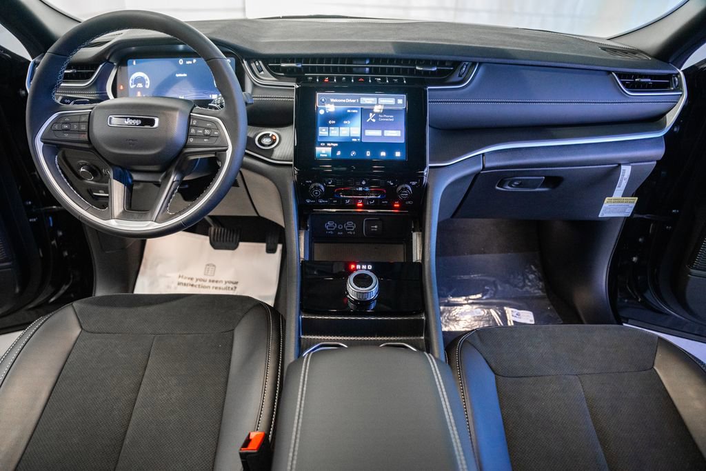 New 2025 Jeep Grand Cherokee Altitude image 19