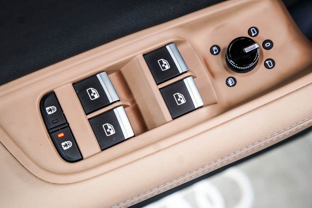 Used 2024 Audi Q8 Prestige w/ Prestige Package image 39