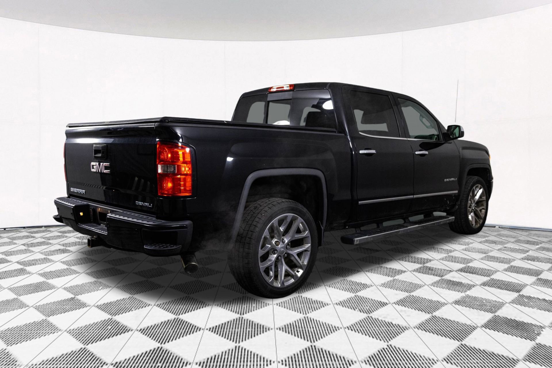 Used 2015 GMC Sierra 1500 Denali w/ Driver Alert Package image 14