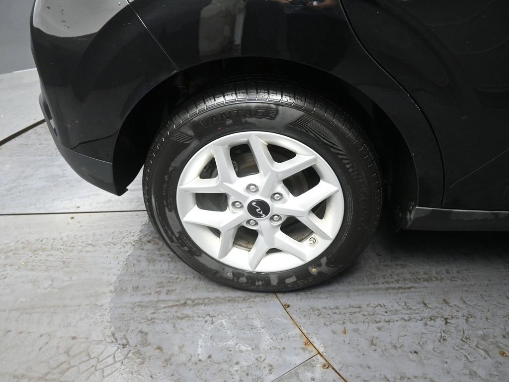 Used 2025 Kia Soul LX w/ LX Technology Package image 16