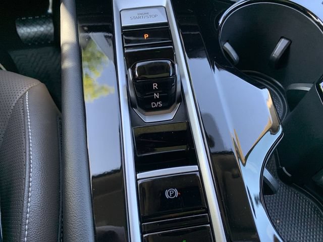 Used 2025 Volkswagen Atlas SEL AWD/4WD image 25