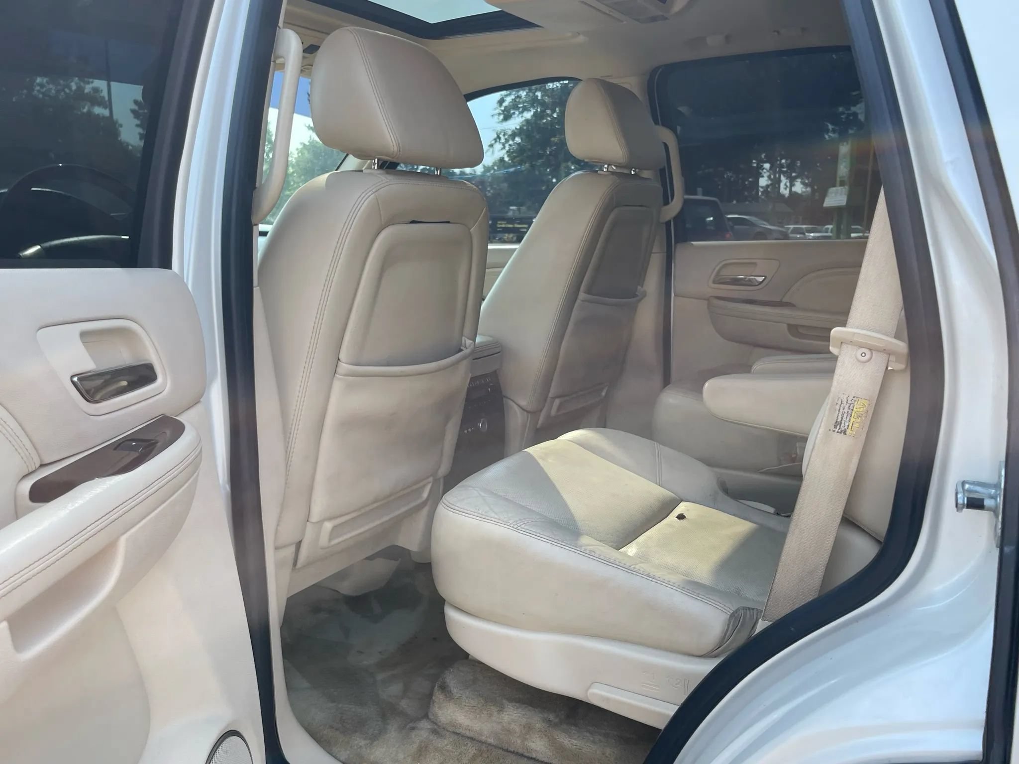 Used 2007 Cadillac Escalade AWD w/ Climate Package image 9