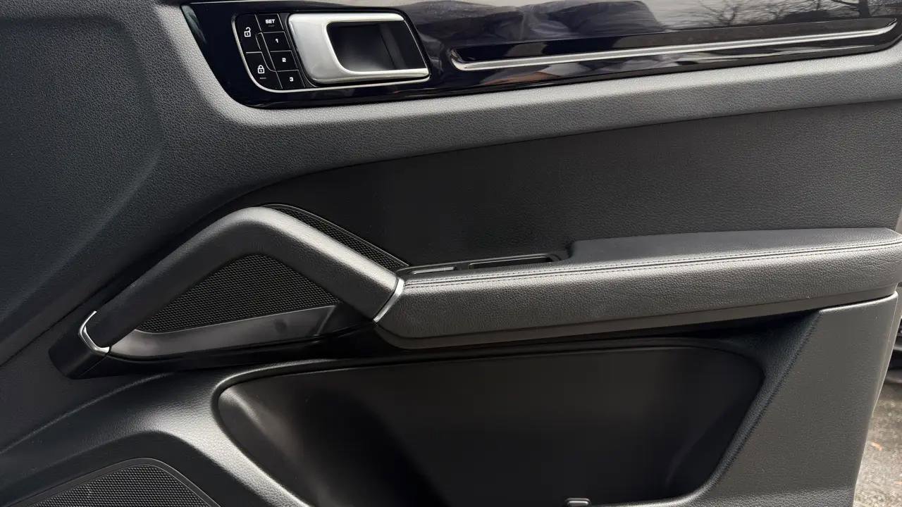 Used 2021 Porsche Cayenne image 27