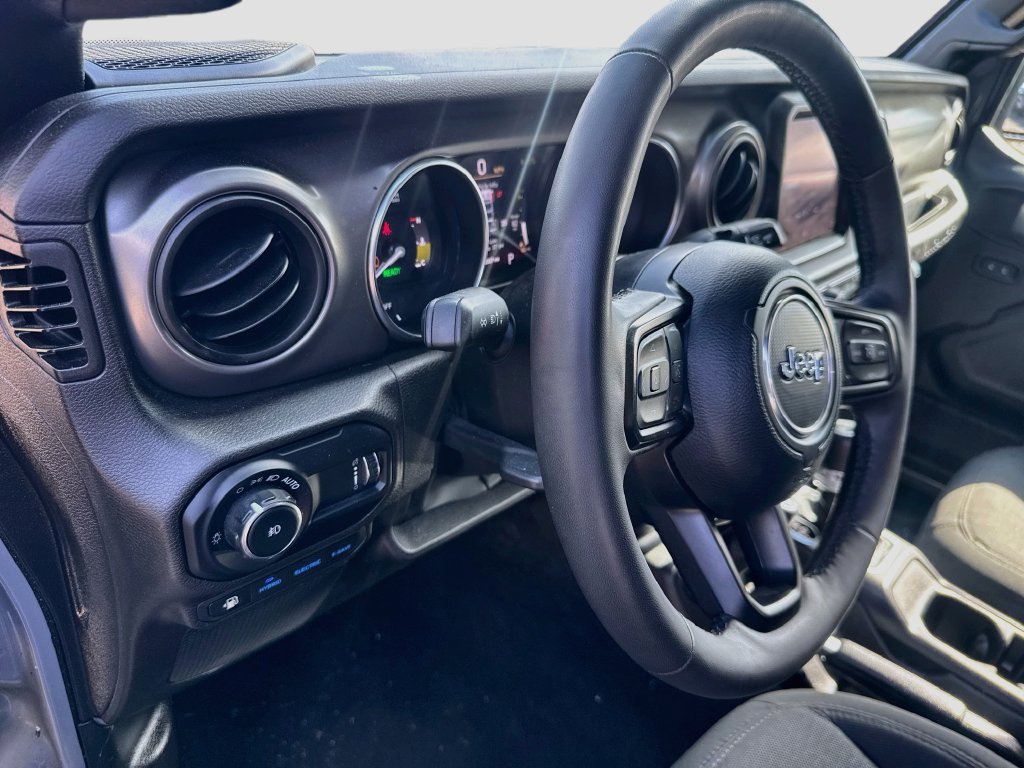 Certified 2023 Jeep Wrangler Unlimited w/ Sun & Screen Package AWD/4WD image 10