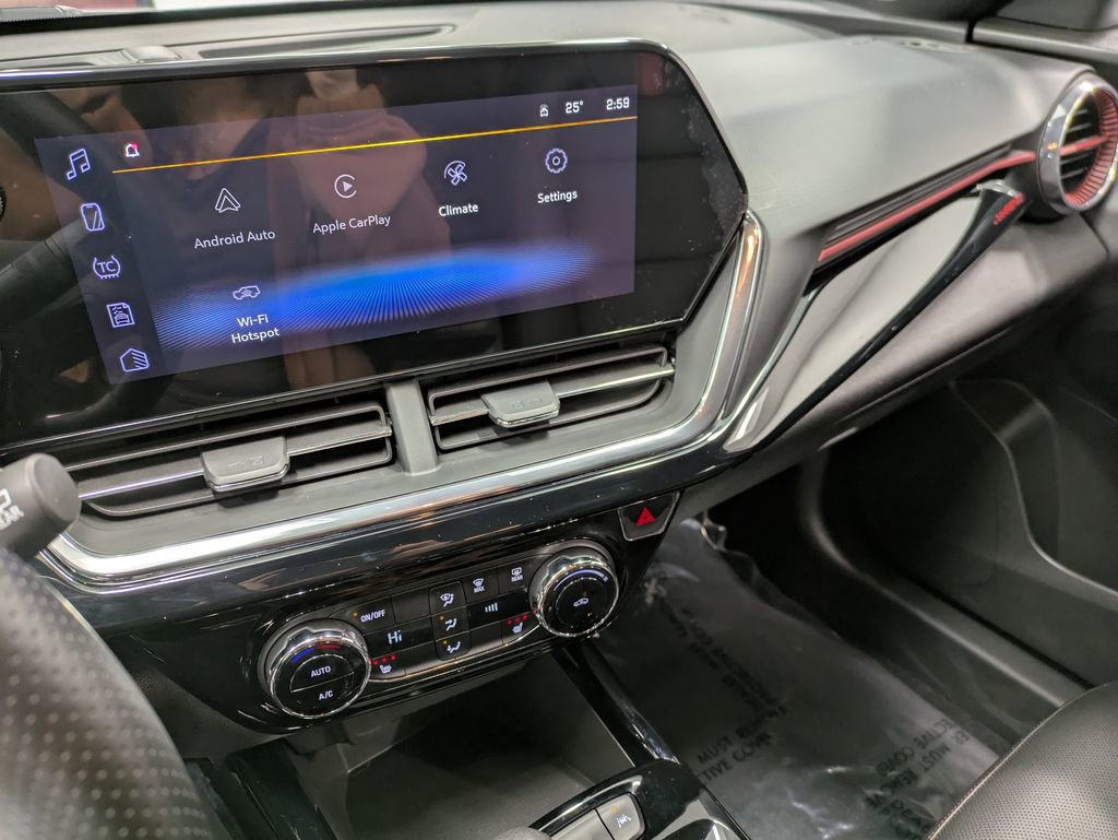 Used 2025 Chevrolet Trax RS w/ Driver Confidence Package image 10