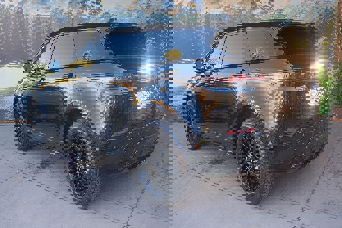 Used 2023 Land Rover Range Rover Evoque R-Dynamic SE image 4