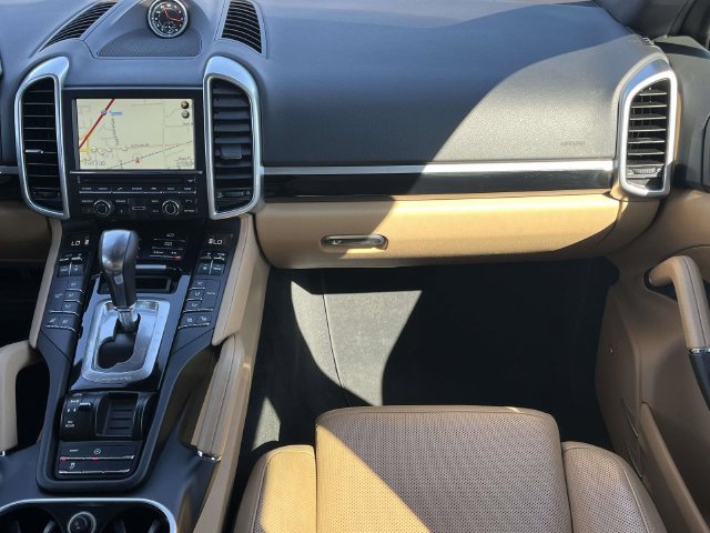 Used 2016 Porsche Cayenne AWD/4WD image 19
