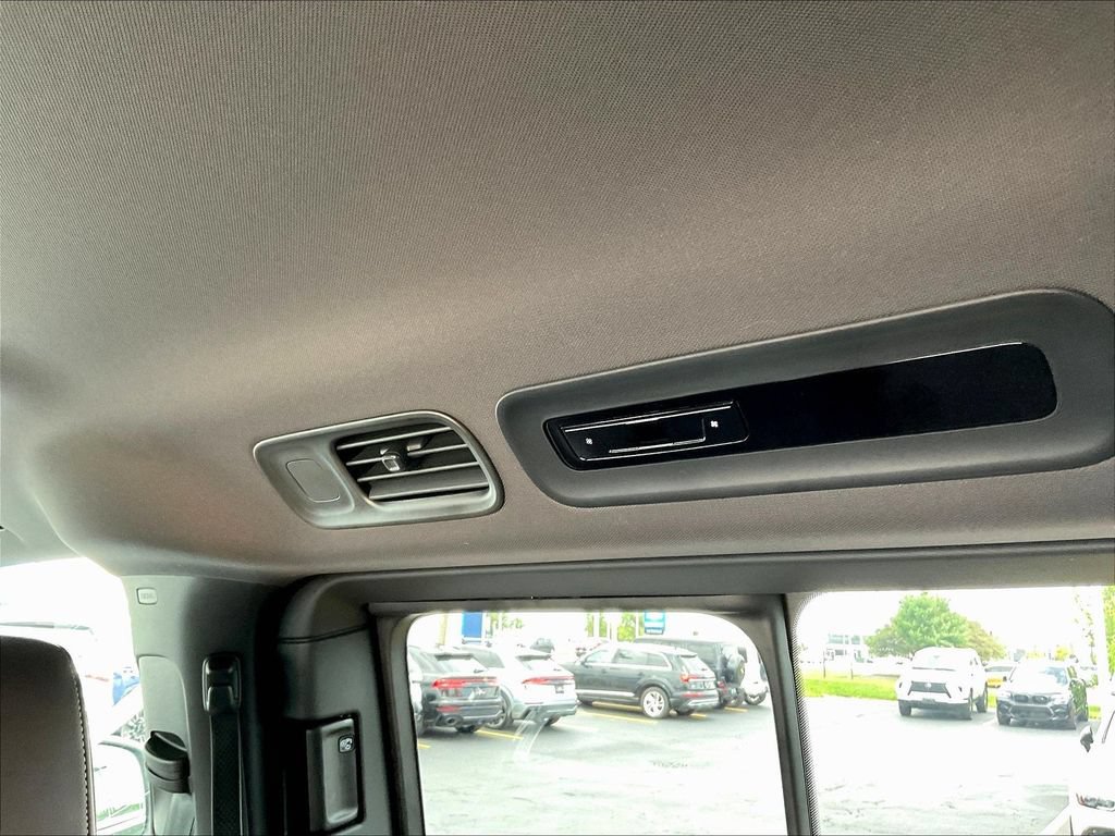Used 2025 Volkswagen ID. Buzz Pro S RWD image 10