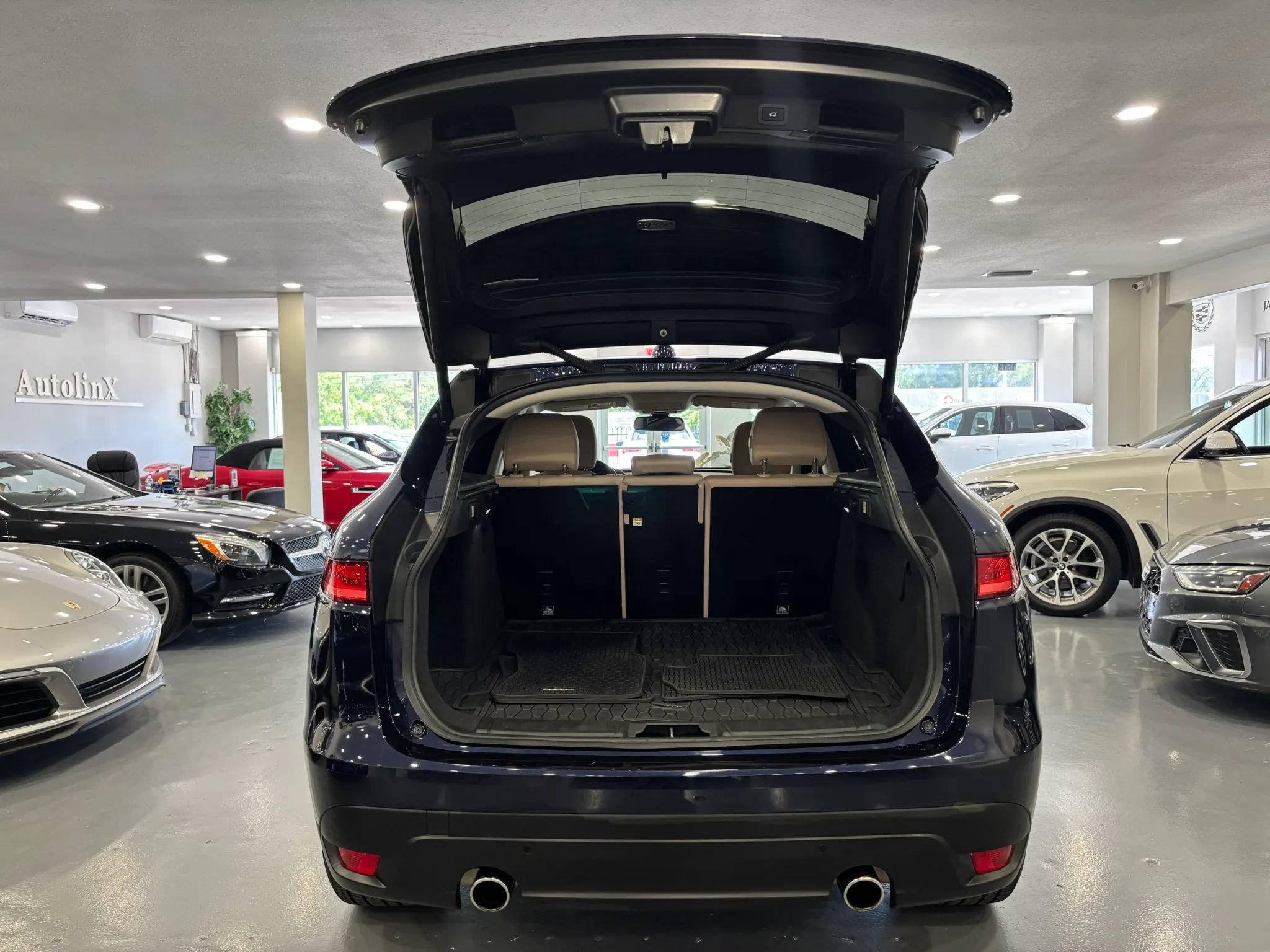 Used 2017 Jaguar F-PACE Prestige AWD/4WD image 46