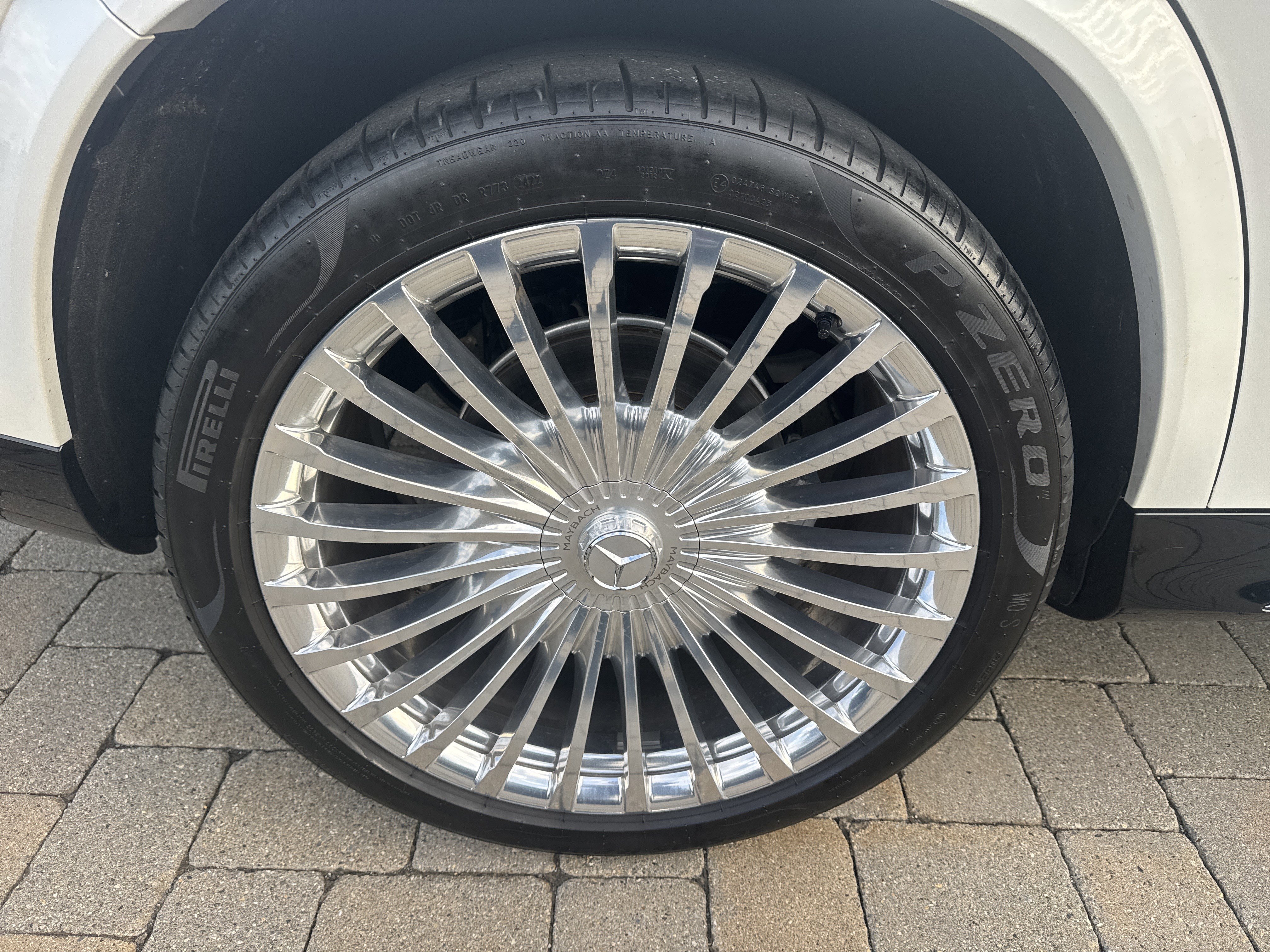 Used 2023 Mercedes-Benz Maybach GLS 600 4MATIC image 31