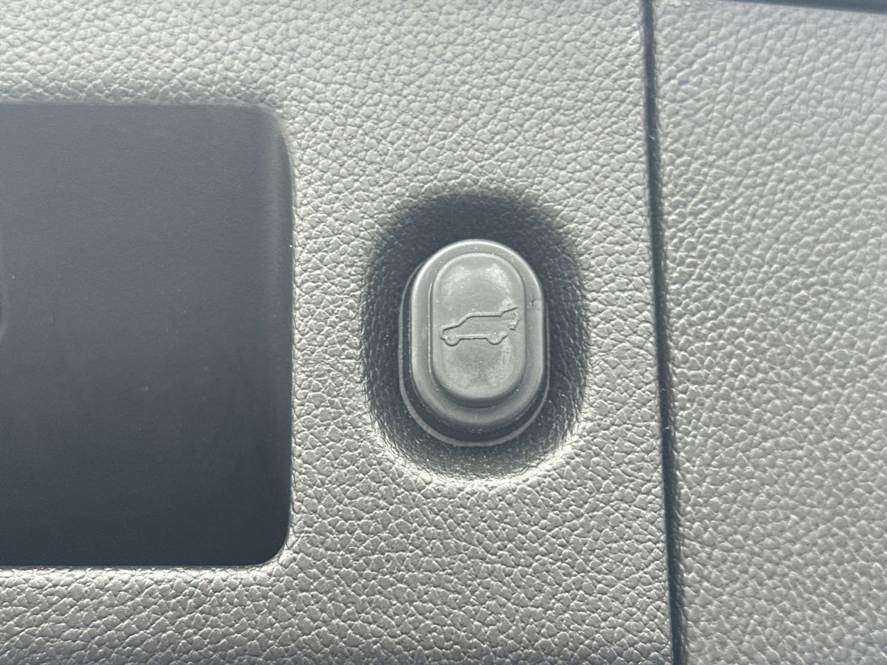 Used 2016 Chevrolet Tahoe LT image 28