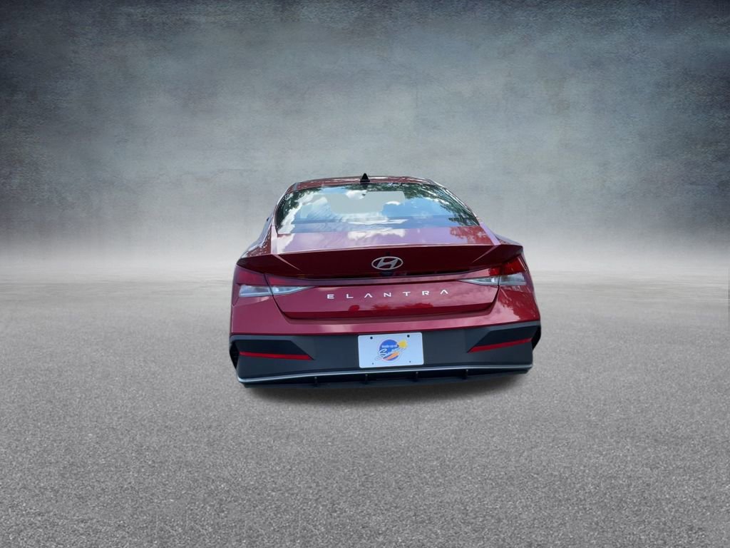 Used 2025 Hyundai Elantra SE image 20