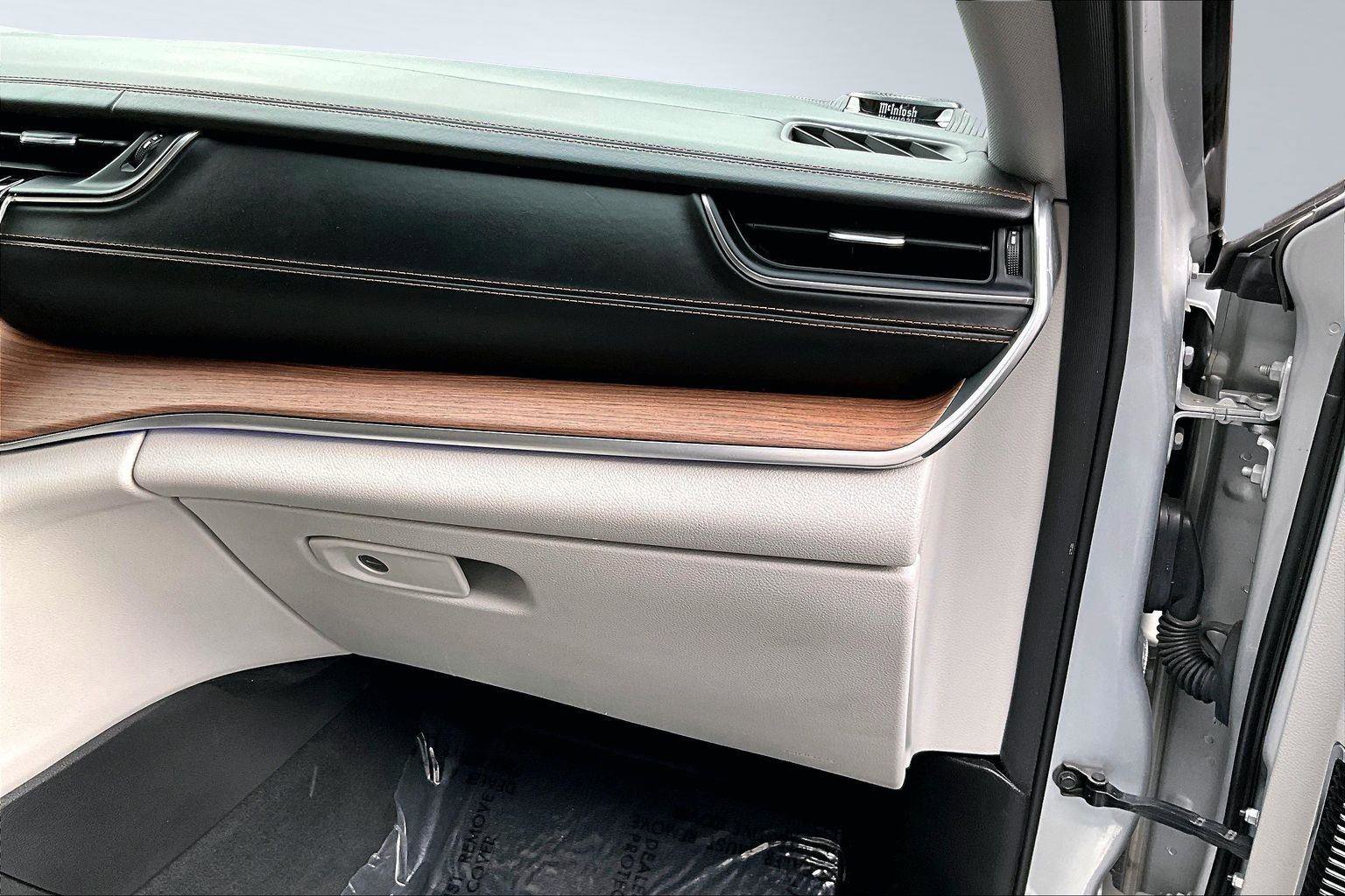 Used 2022 Jeep Grand Cherokee L Summit w/ Advanced Protech Group IV image 18