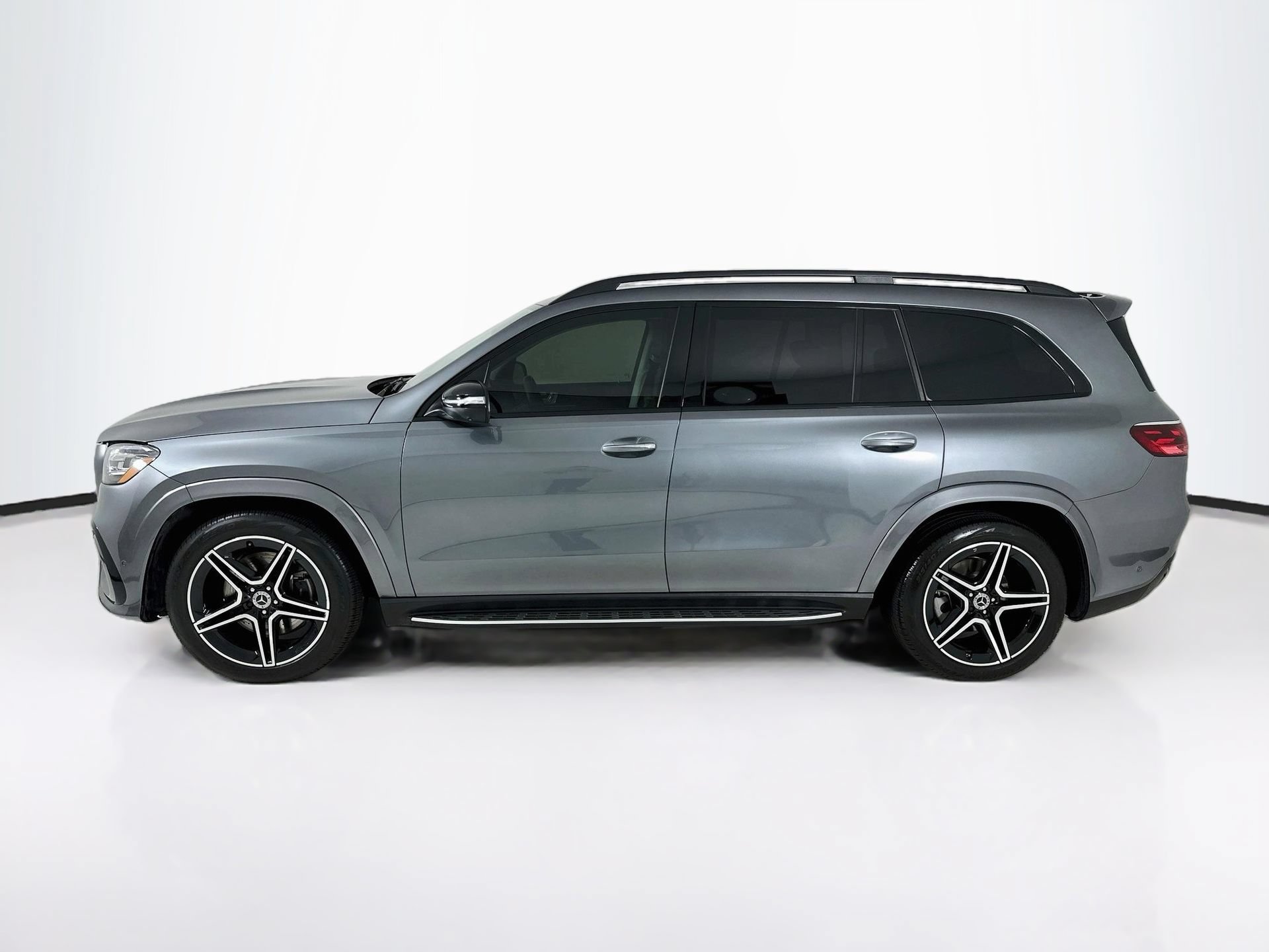 Used 2024 Mercedes-Benz GLS 450 4MATIC image 5