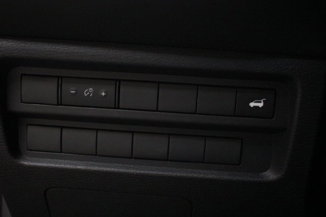 Used 2024 Mitsubishi Outlander SE image 9
