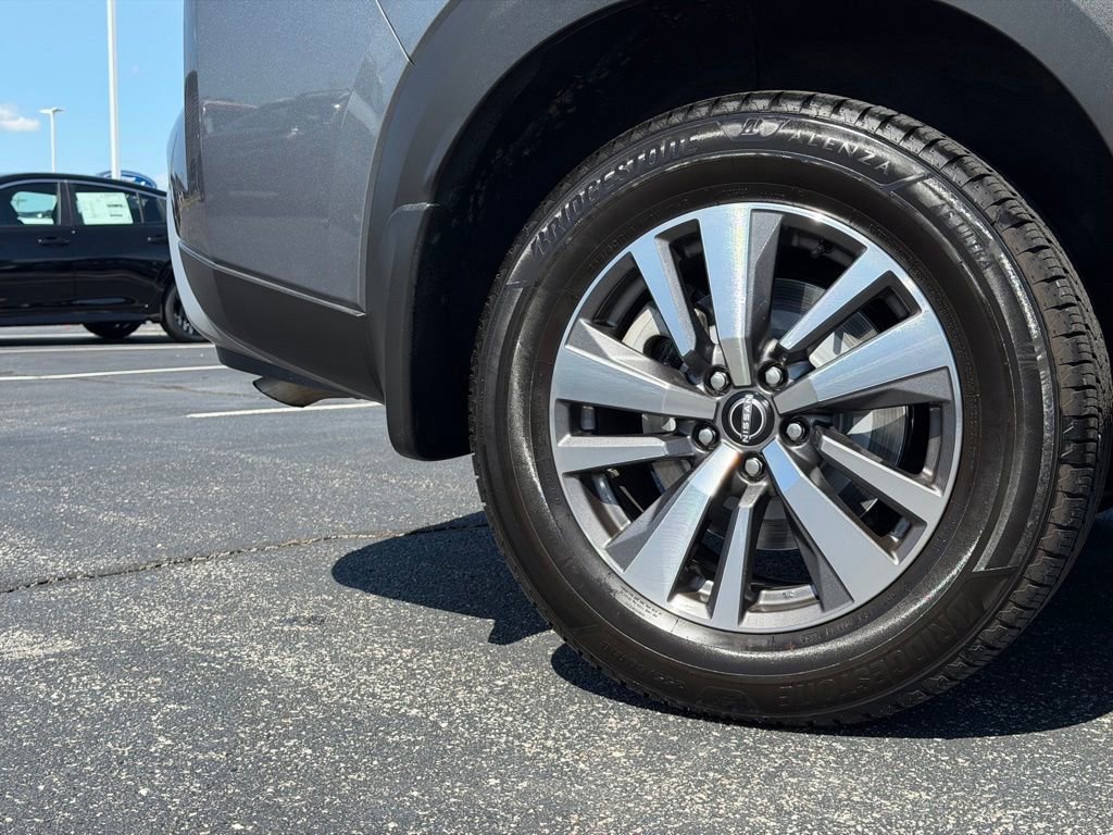 Used 2023 Nissan Pathfinder SL w/ Black Appearance Package FWD image 46