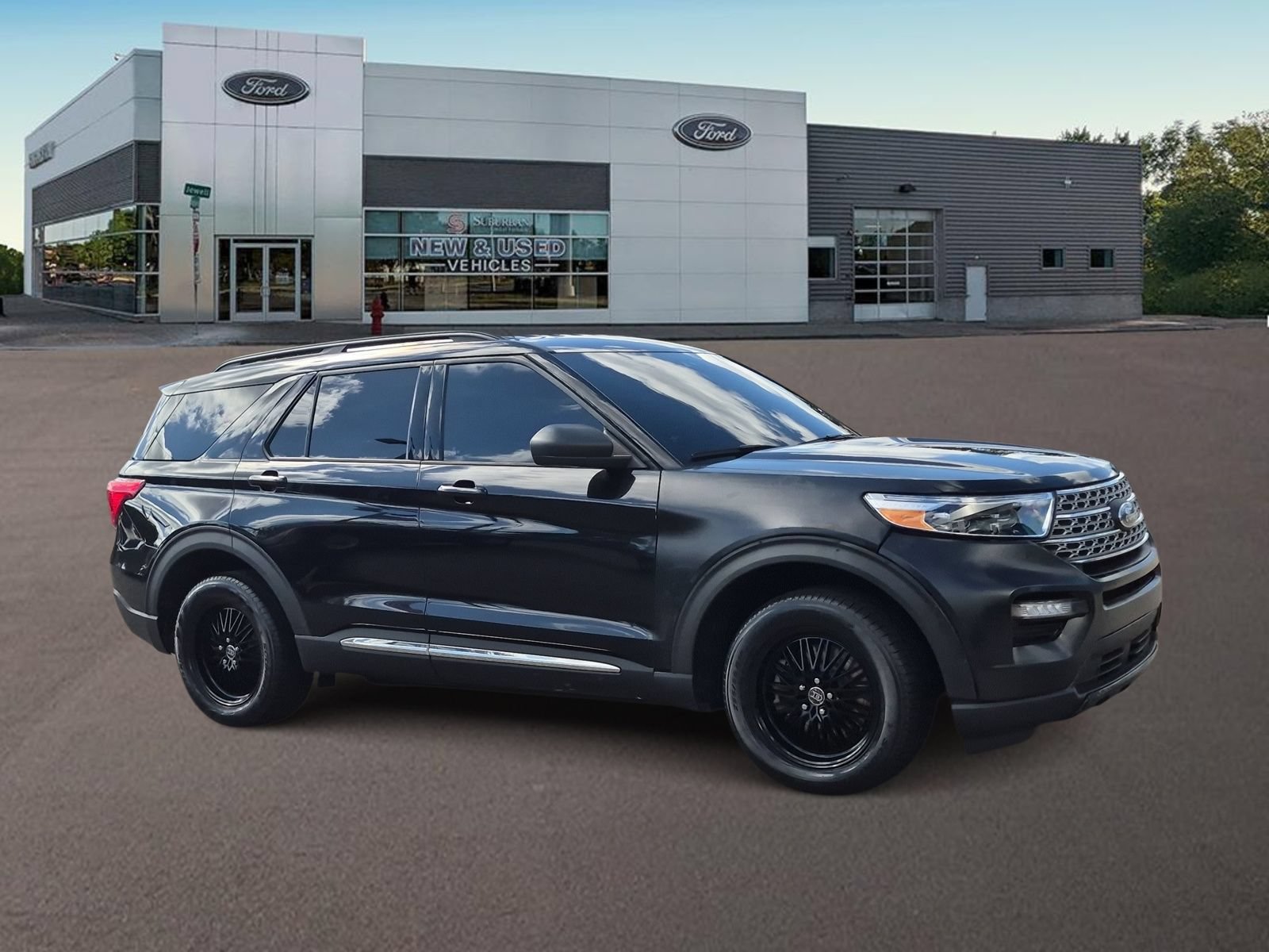 Used 2020 Ford Explorer XLT w/ Equipment Group 202A AWD/4WD image 2