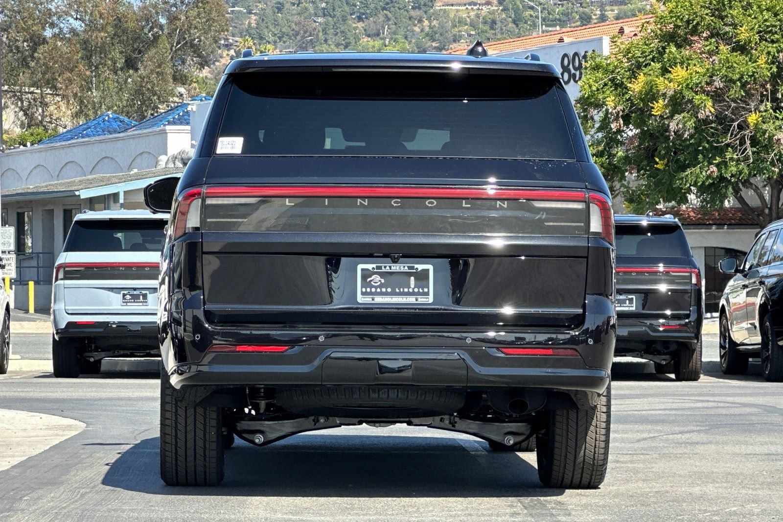 New 2026 Lincoln Navigator L Reserve w/ Jet Appearance Package AWD/4WD image 4