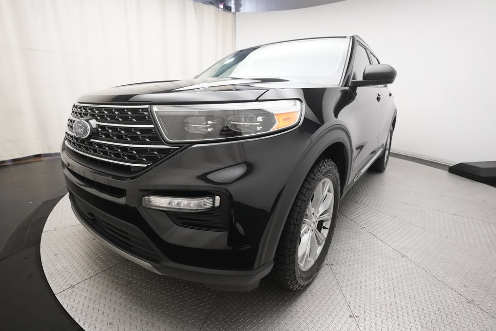 Used 2023 Ford Explorer XLT w/ Equipment Group 202A AWD/4WD image 12
