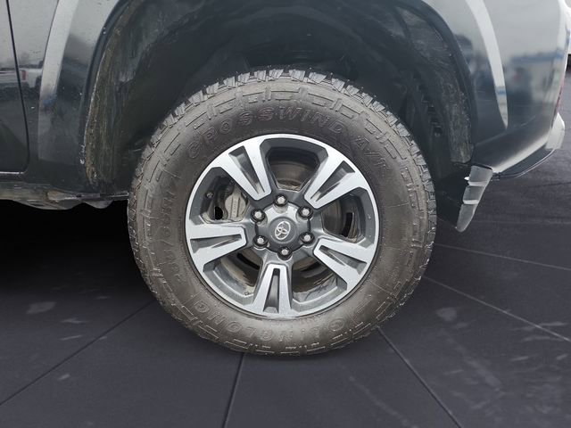 Used 2019 Toyota Tacoma TRD Sport image 9