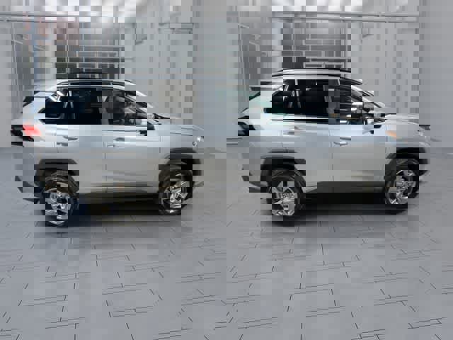 Used 2025 Toyota RAV4 XLE w/ Convenience Package image 17