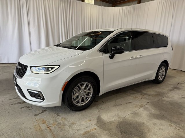 New 2026 Chrysler Pacifica Select image 4