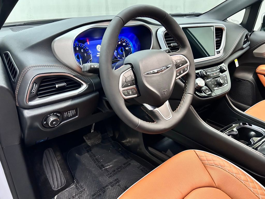 New 2026 Chrysler Pacifica Pinnacle w/ Trailer Tow Group image 10