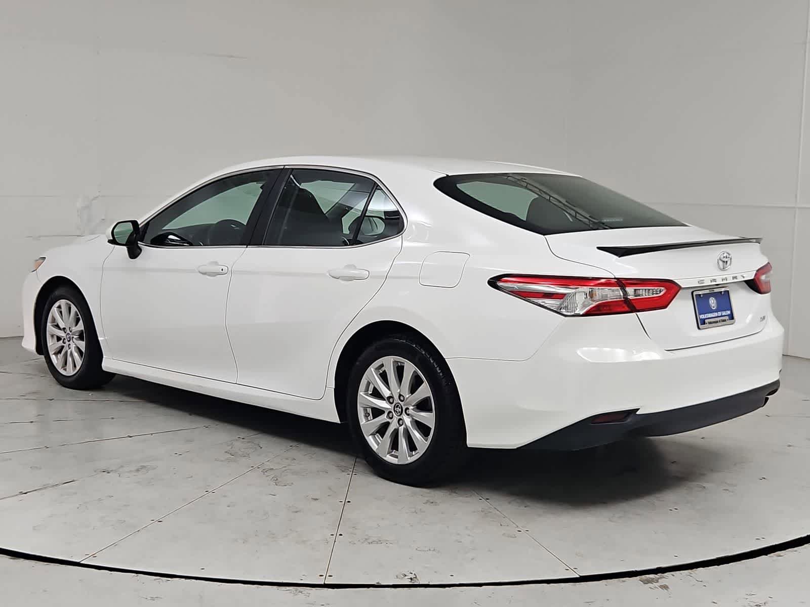 Used 2018 Toyota Camry LE FWD image 4