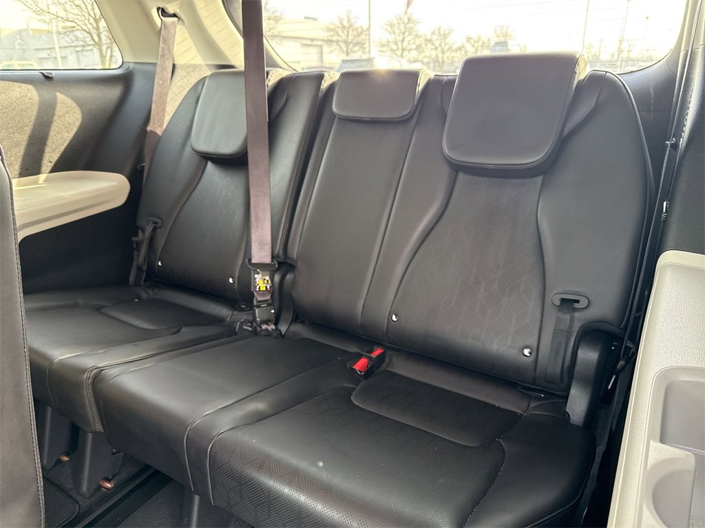 Used 2024 Kia Carnival SX image 25