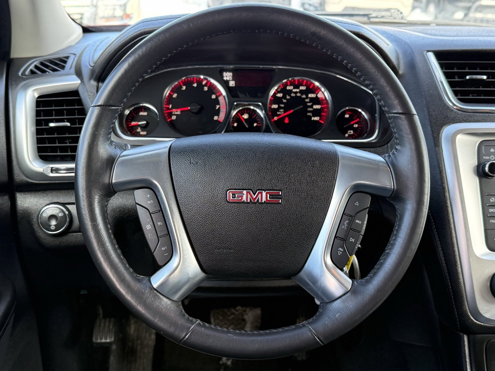 Used 2016 GMC Acadia SLE image 13