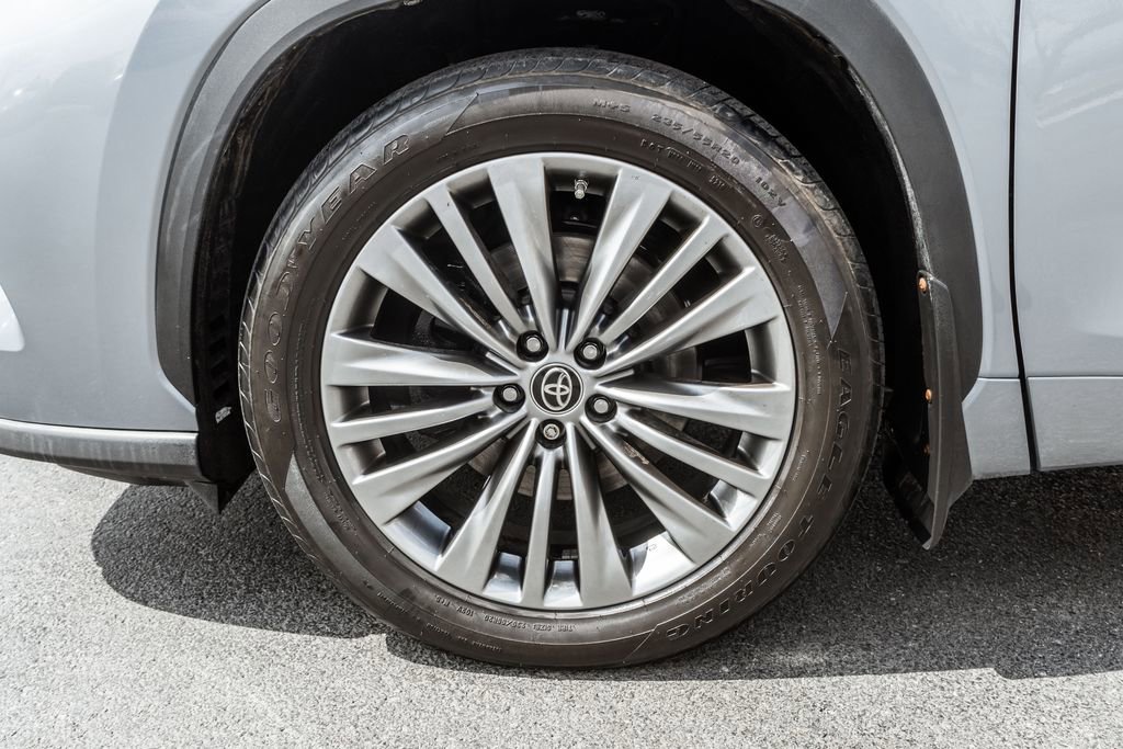 Used 2020 Toyota Highlander Platinum image 41