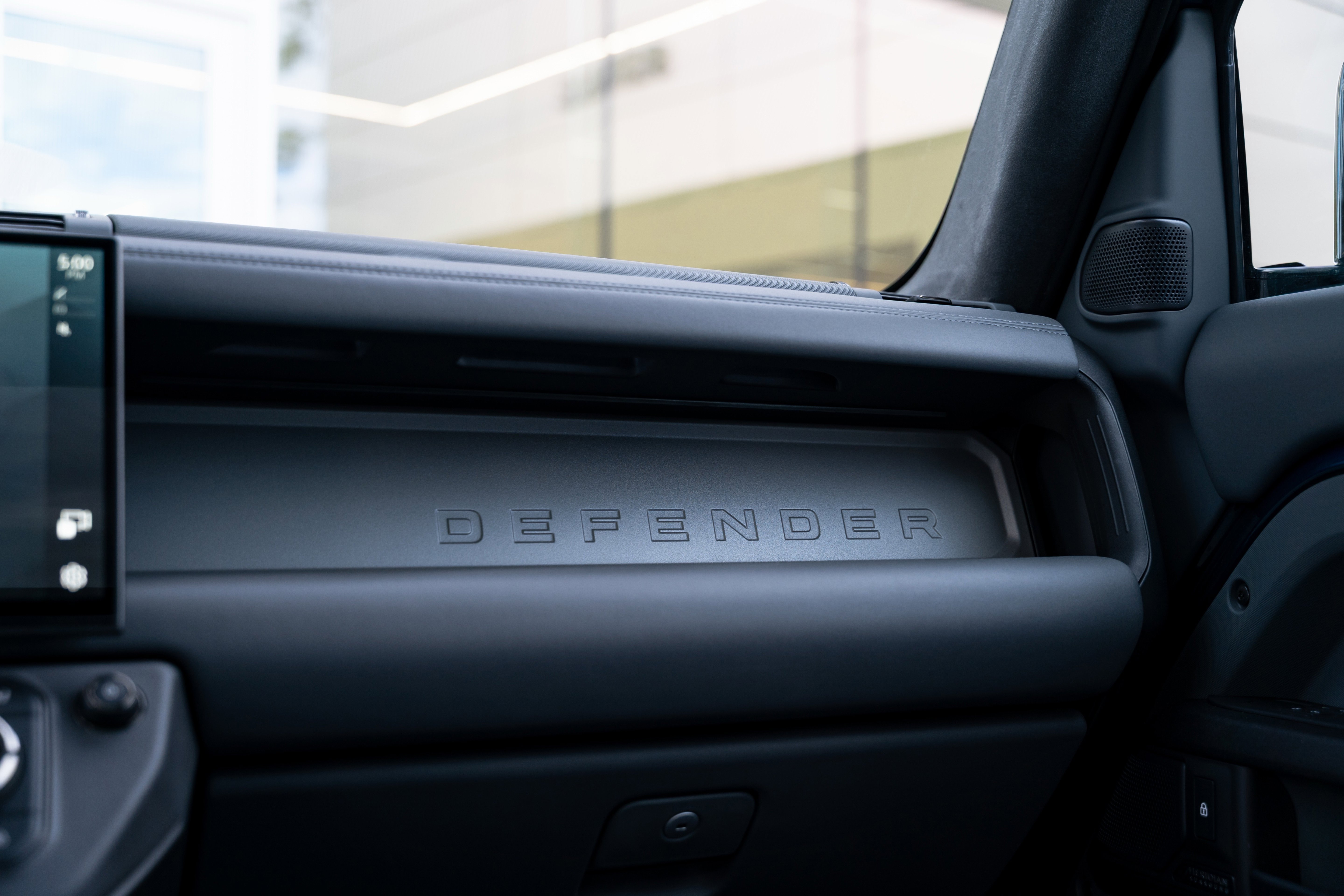 Used 2026 Land Rover Defender 110 OCTA image 38