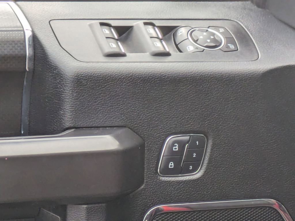 Used 2017 Ford F150 Lariat image 10