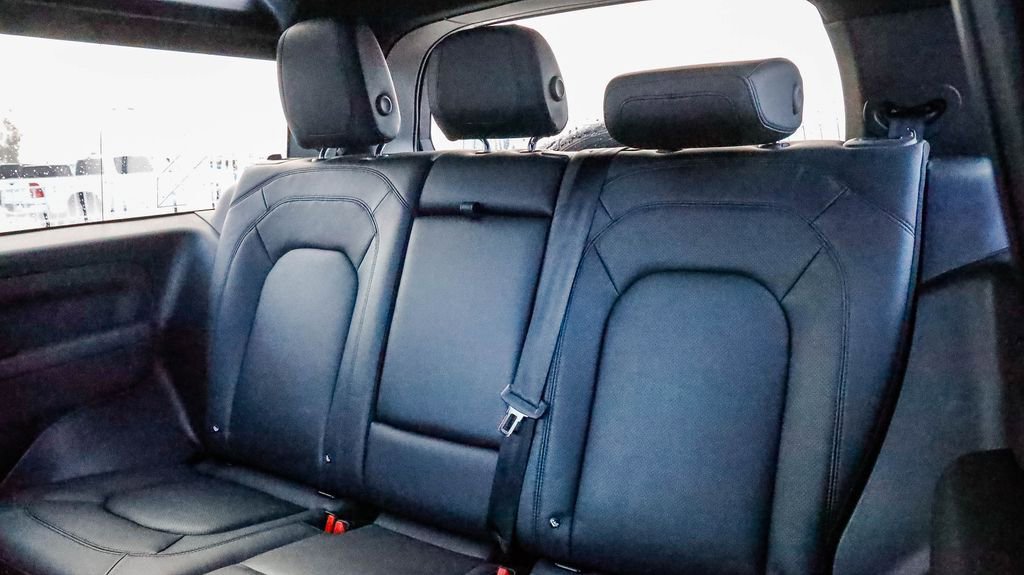 Used 2023 Land Rover Defender 90 S image 23