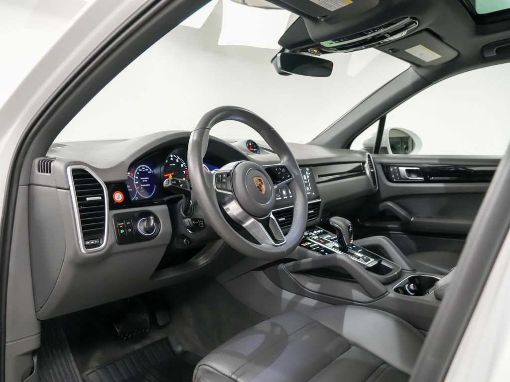 Certified 2023 Porsche Cayenne w/ Premium Package AWD/4WD image 4