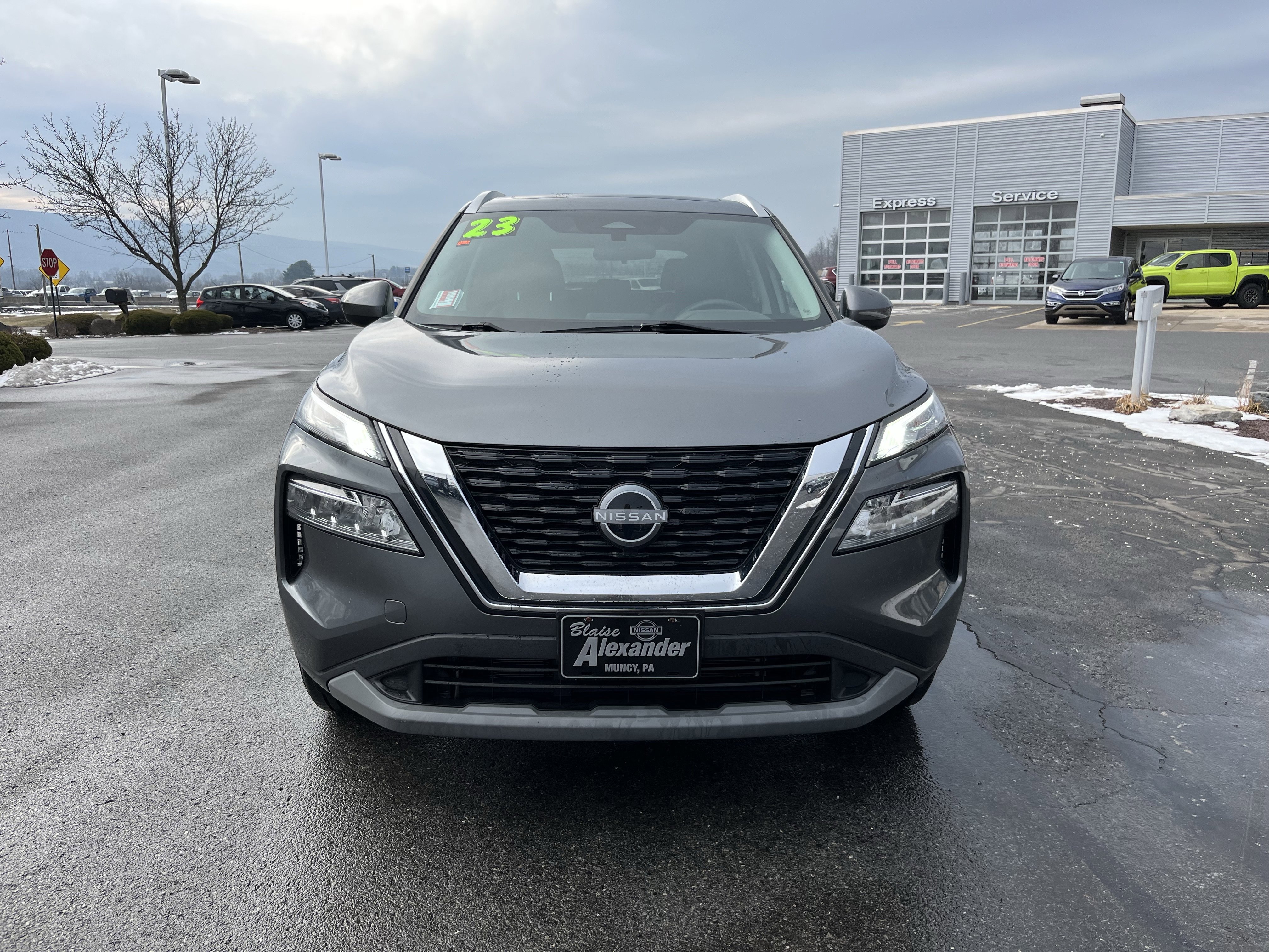 Used 2023 Nissan Rogue SV w/ SV Premium B Package image 10