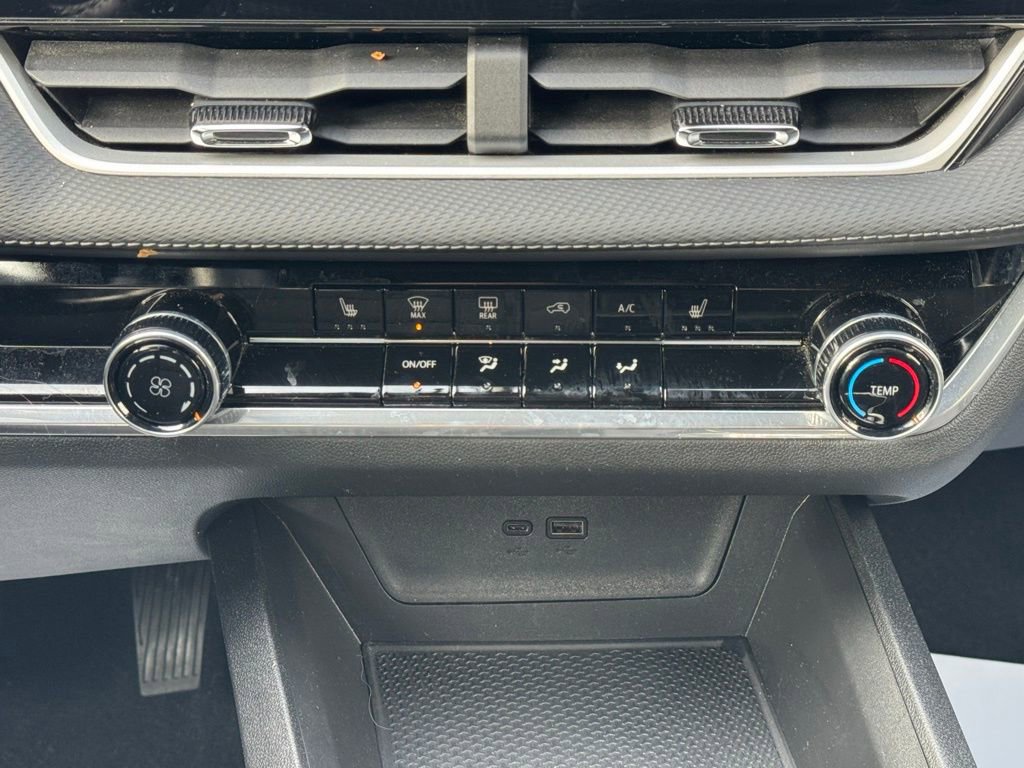 Used 2025 Chevrolet Equinox LT image 38