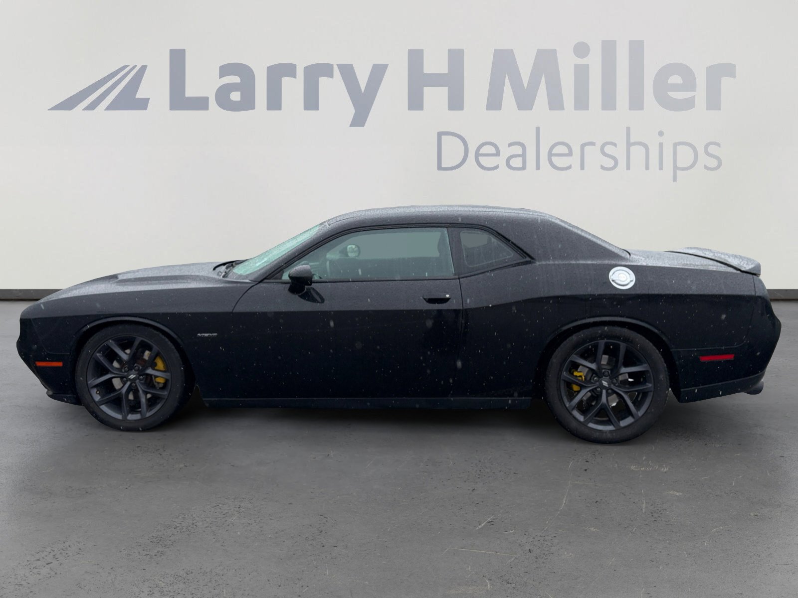 Used 2018 Dodge Challenger R/T RWD image 3