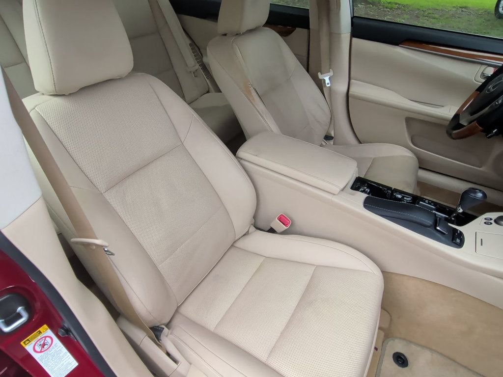 Used 2014 Lexus ES 300h w/ Luxury Package w/Bamboo Trim FWD image 22