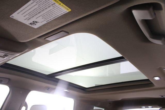 Used 2025 GMC Yukon Denali w/ Denali Reserve Package image 12