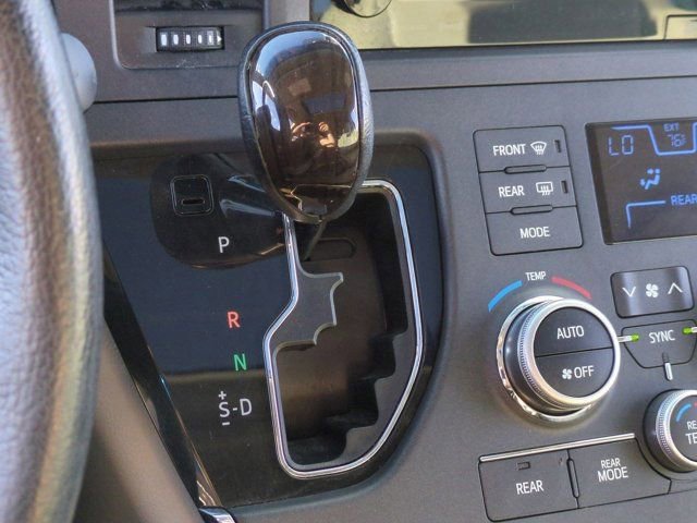 Certified 2017 Toyota Sienna XLE image 16
