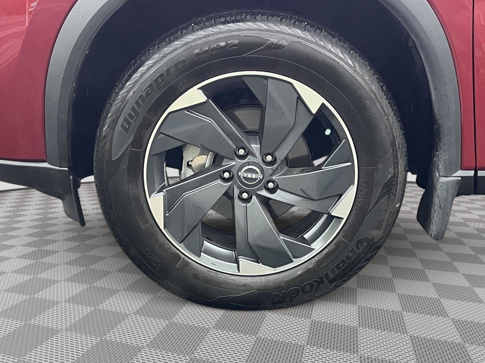 Used 2024 Nissan Rogue SV AWD/4WD image 9