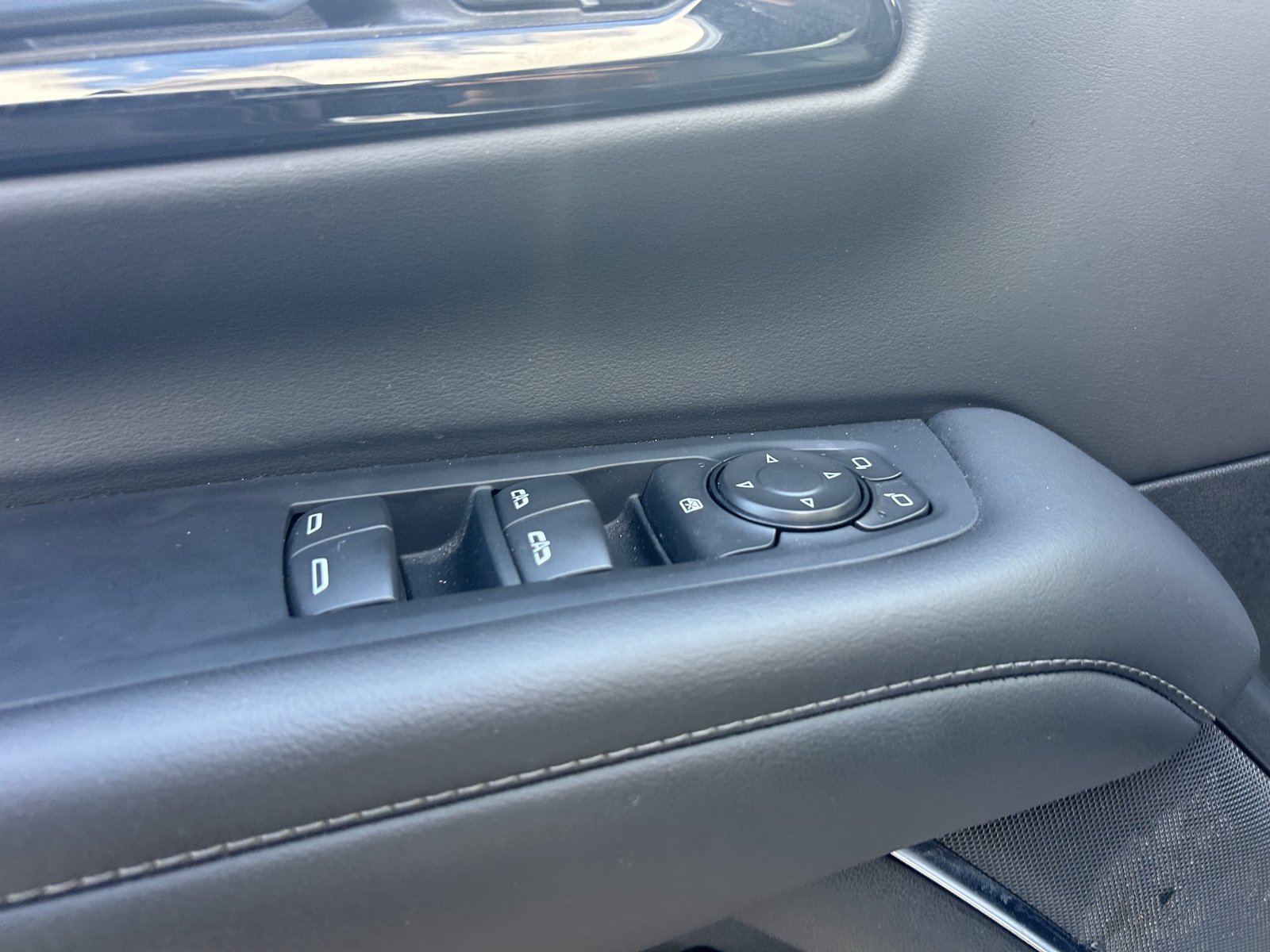 Used 2025 Chevrolet Tahoe LT AWD/4WD image 16