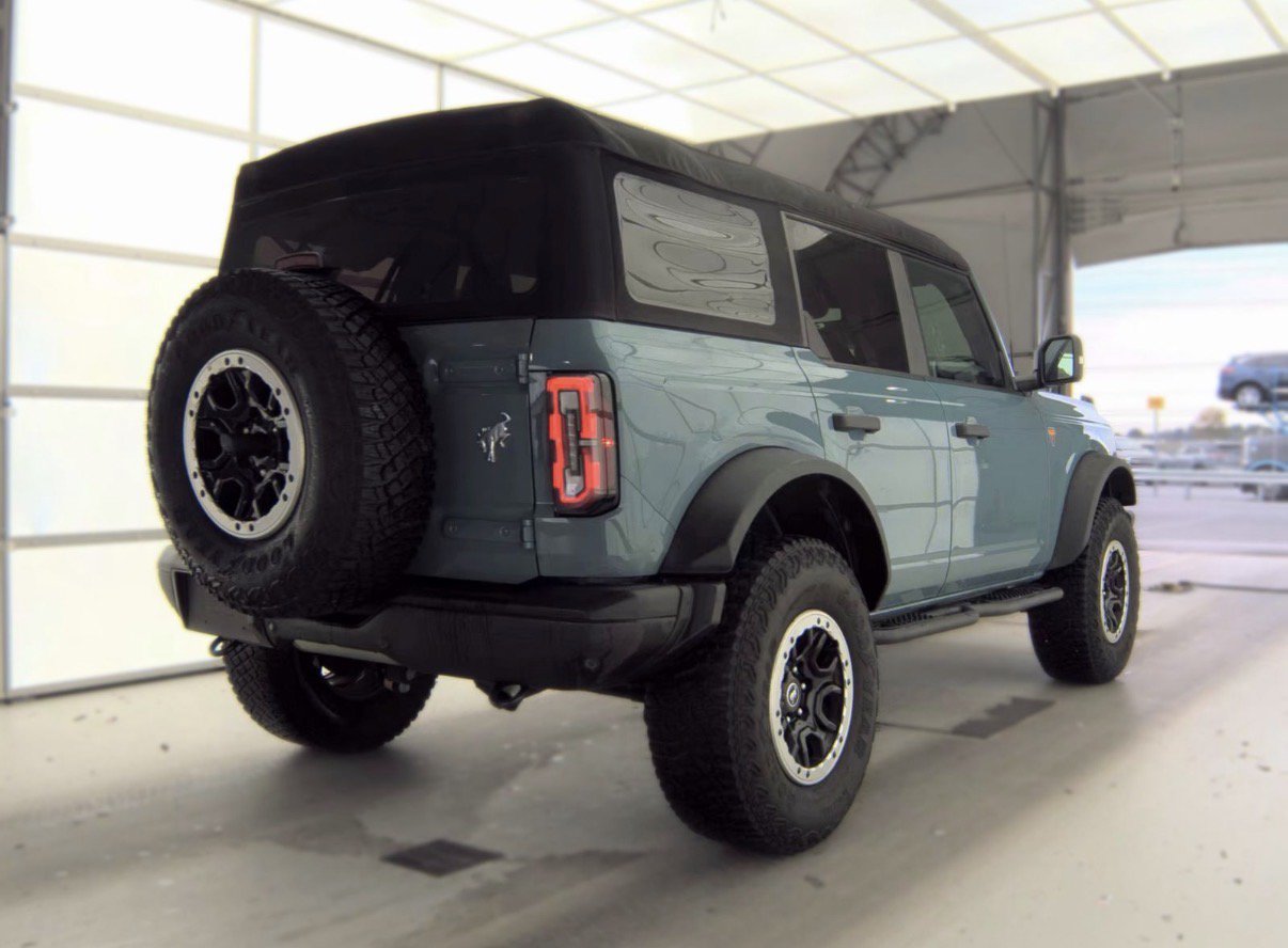 Used 2023 Ford Bronco Badlands w/ Sasquatch Package AWD/4WD image 5