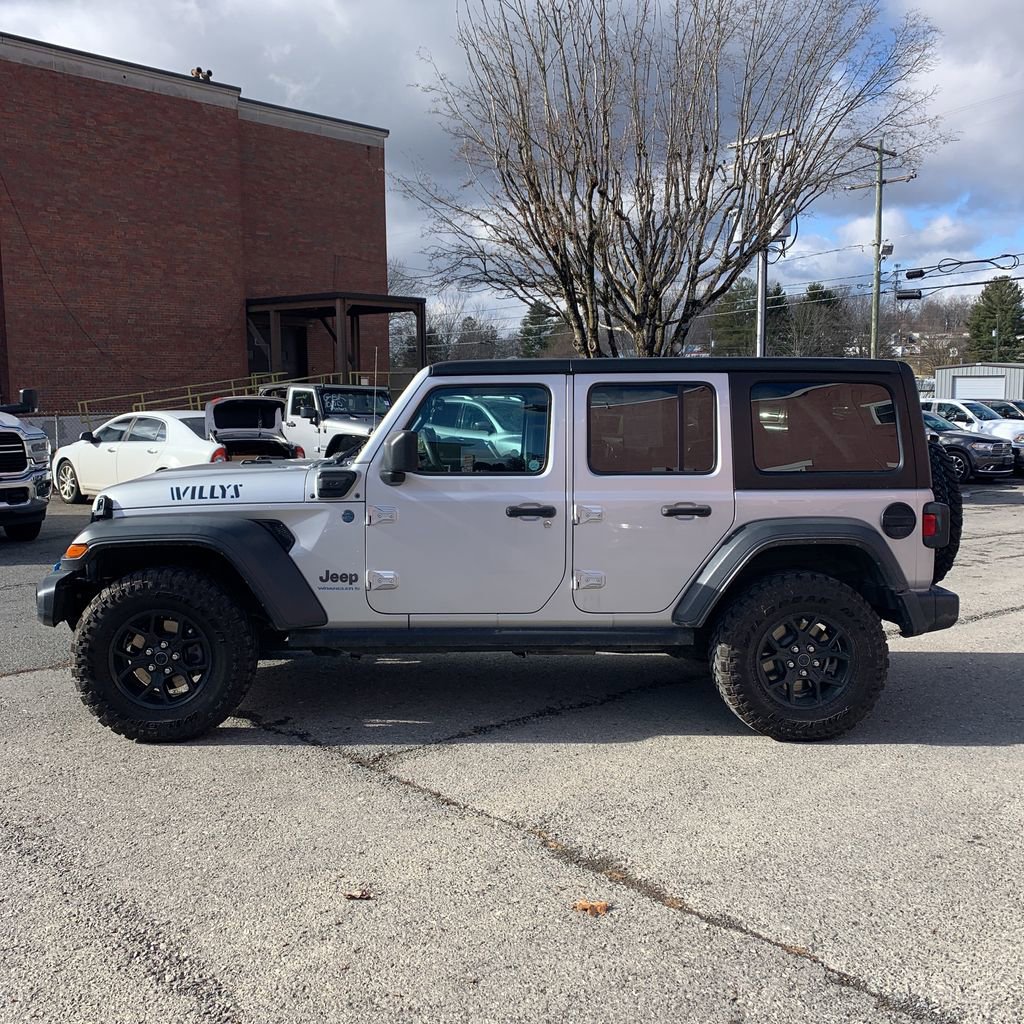 Used 2023 Jeep Wrangler Unlimited image 2