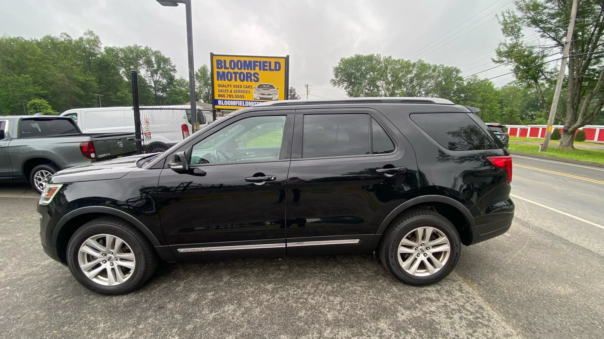 Used 2018 Ford Explorer XLT w/ Equipment Group 202A AWD/4WD image 2