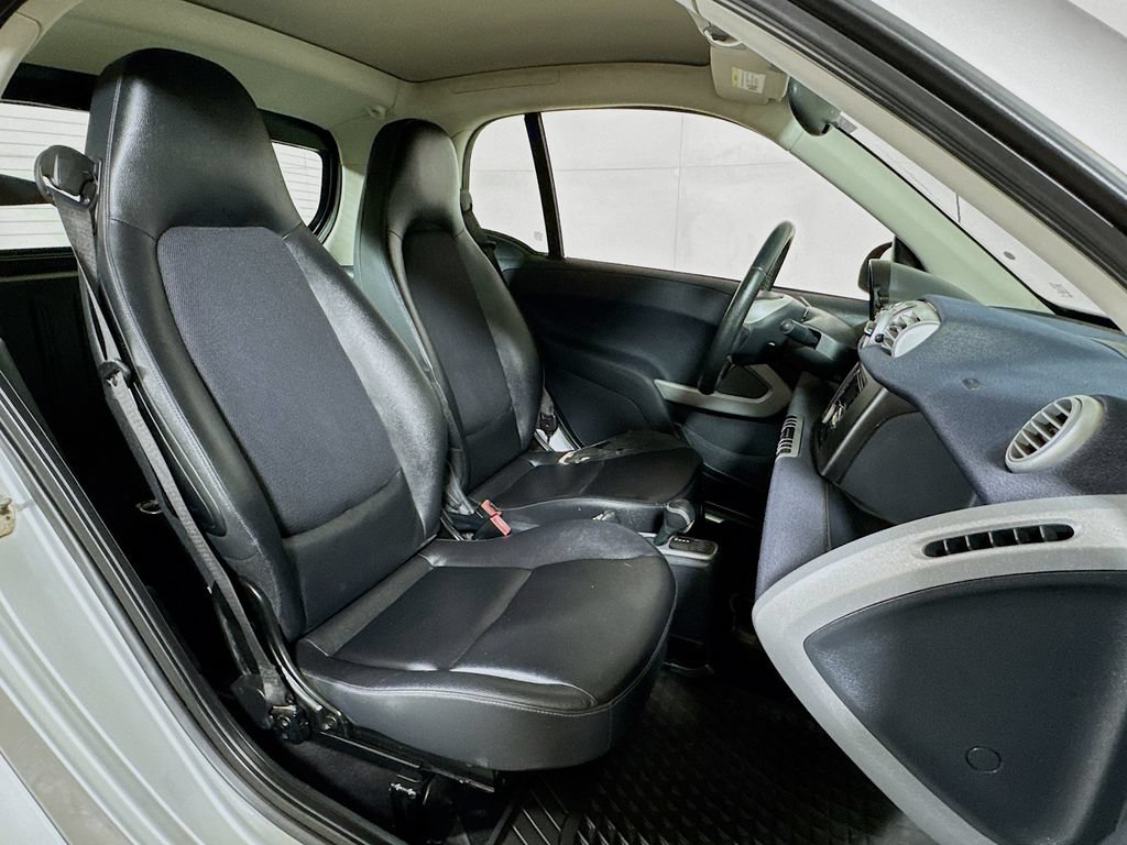 Used 2014 smart fortwo pure RWD image 20
