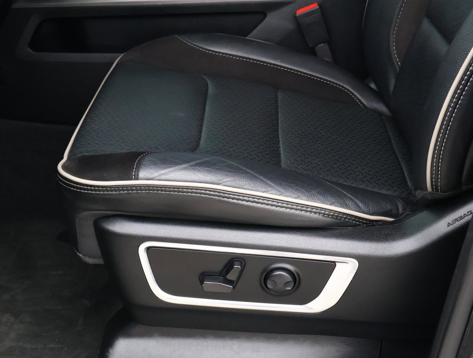 Used 2024 RAM 1500 Laramie image 15