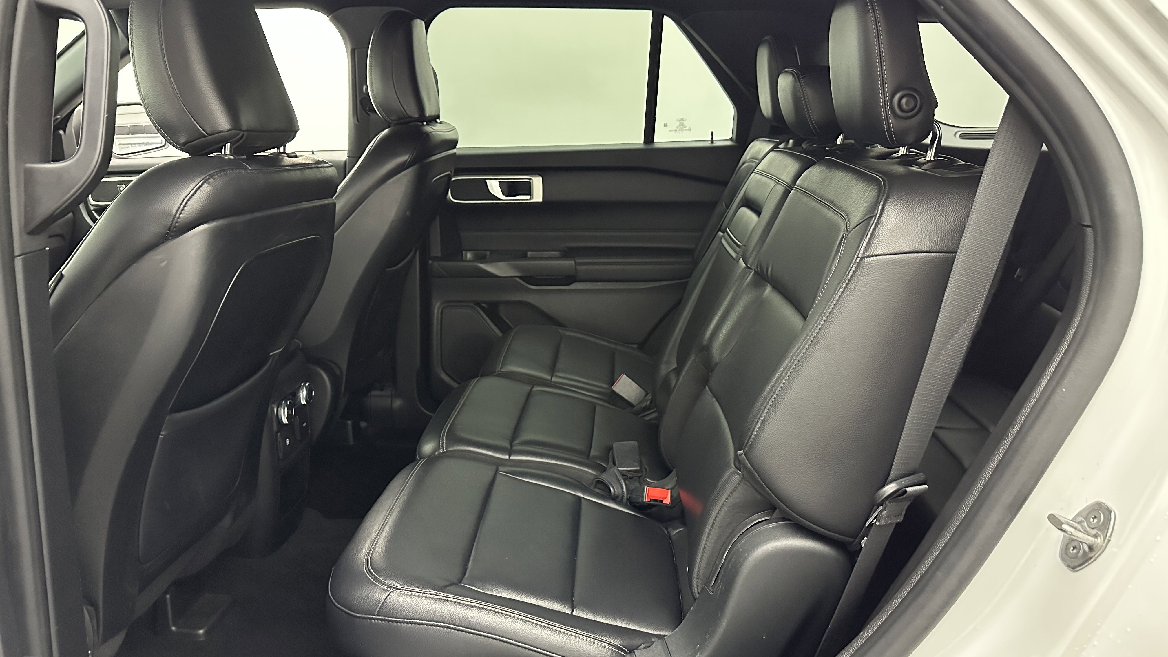 Used 2020 Ford Explorer XLT w/ Equipment Group 202A image 29